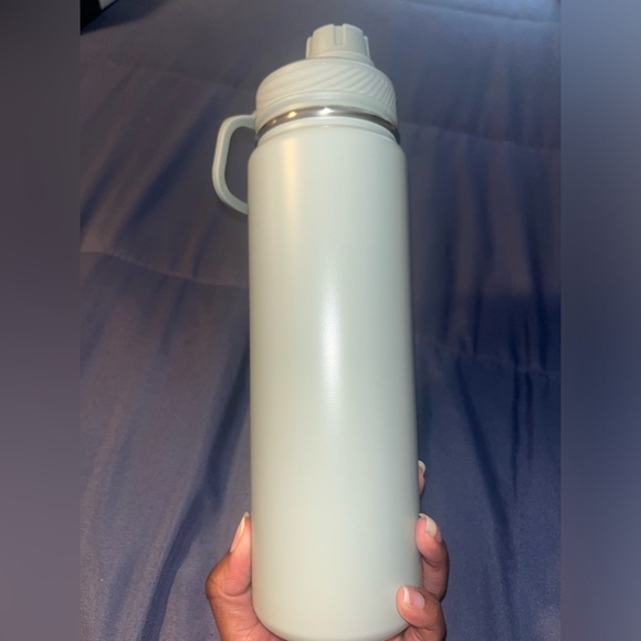 🚫SOLD🚫 🍋Lululemon NWOT Back to Life 24 oz. Sport Bottle - Green - Picture 5 of 11